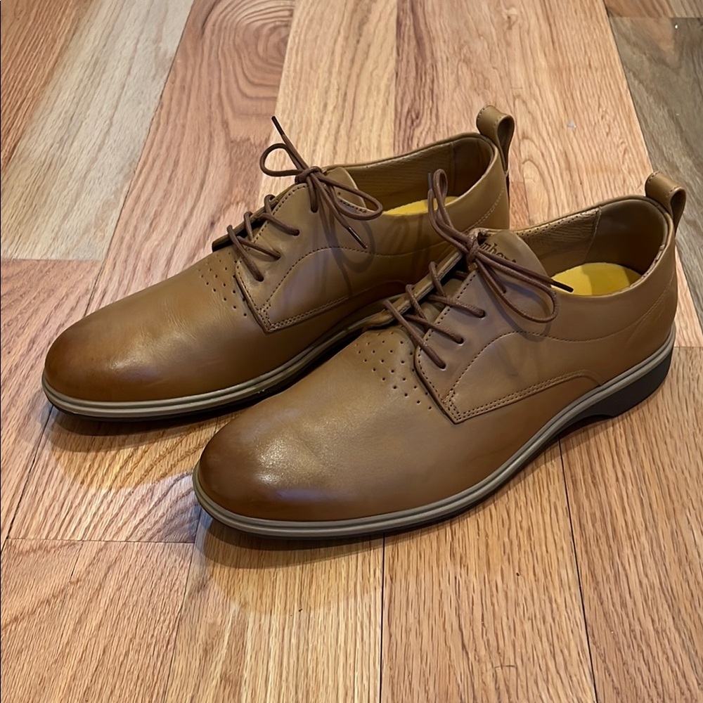 Unworn brand new Amberjack super comfortable men’s dress casual lace up shoe.